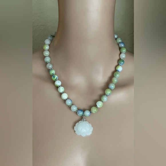 20 inch Jade and Chalcedony bead necklace NWOT - Picture 1 of 10